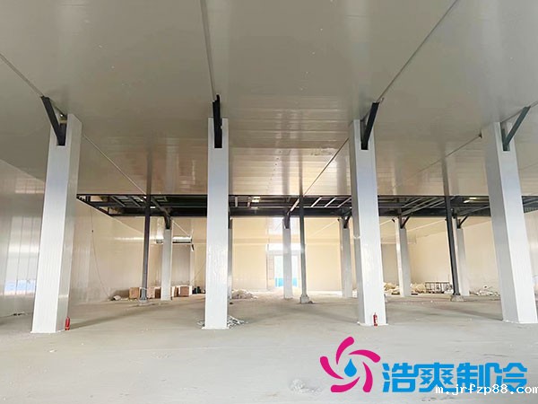 建一个300平方米的冷库需多少钱?冷库是一种专门用作存储冷冻、冷藏食品的装置,有普遍的运用场景,包含食品、医学、化工等行业。当下随着社会的不断发展,越来越多的产业已经起考量规划自己的冷库,以符合日益增长的市场需求。 首先,我们需认识冷库建造规划的基本上流程。冷库建造规划需进行选址、设计、施工等多个环节,而冷库施工包含土建工程、设备、管道等,每一个环节都会影响到冷库造价成本的变化。 其次,冷库假造规划的费用受很多原因的影响。主要原因是选址和设计。选取适当的场地和恰当的设计方案,不仅可减少冷库的建造规划费用,而且可提升冷库的运行效能。此外,冷库建造规模、装置选型、材料品质等方面也会导致冷库假造规划费用的变动。 确切到规划建造一个300平方米的冷库,我们可根据知识测量出一个大致的规划建造费用。根据市场行情和相关经验,一个300平方米的冷库需大约270,000元左右。其中,土建工程费用约占30%至40%,设备费用约占50%至60%,管道、电器材料等其他费用约占10%至20%。 此外,由于冷库设备和管道需专业安装调试,人工成本也需计算在内。按工程造价比率合算,工程建设的人工成本约占施工总耗资的10%。 一般来说,修建一个300平方米的冷库的费用约为270,000元,仅供参考,实际造价根据具体冷库工程项目进行核算。精准投入费用需根据选址、设计、数量、设备选型、材料品质等方面综合性考量和检验。在冷库建造规划步骤之中,企业可选取自行建造规划,也可委派专业冷库建设公司规划设计建造。 冷库建造规划费用只是一个初始投资。随着冷库的运转和维护,还需考量运营费用、维护费用和设备更换费用。因此,企业在展开冷库建造规划决策时,需展开充分的前期考察和调研评估,以保证冷库建造规划的投入能真正产生平稳、长期的经济效益。 以上就是300平方米冷库造价费用的详细介绍,相信您看完一定对此有了更加深入的了解,如果您近期有此类冷库建造的需求,欢迎咨询浩爽制冷(400-861-7579)。本公司深耕于制冷行业十余年,发展成从冷库工程的EPC总包服务商,包含冷库工程的设计、采购、销售、安装为一体的综合性服务公司;延伸至冷链项目前期的布局规划、冷链项目升级改造、冷链行业复合型人才培养、输出;冷链仓储的招商运营、售后服务等制冷领域的一体化方案集成商。 建一个300平方米的冷库需多少钱?冷库是一种专门用作存储冷冻、冷藏食品的装置,有普遍的运用场景,包含食品、医学、化工等行业。当下随着社会的不断发展,越来越多的产业已经起考量规划自己的冷库,以符合日益增长的市场需求。 首先,我们需认识冷库建造规划的基本上流程。冷库建造规划需进行选址、设计、施工等多个环节,而冷库施工包含土建工程、设备、管道等,每一个环节都会影响到冷库造价成本的变化。 其次,冷库假造规划的费用受很多原因的影响。主要原因是选址和设计。选取适当的场地和恰当的设计方案,不仅可减少冷库的建造规划费用,而且可提升冷库的运行效能。此外,冷库建造规模、装置选型、材料品质等方面也会导致冷库假造规划费用的变动。 确切到规划建造一个300平方米的冷库,我们可根据知识测量出一个大致的规划建造费用。根据市场行情和相关经验,一个300平方米的冷库需大约270,000元左右。其中,土建工程费用约占30%至40%,设备费用约占50%至60%,管道、电器材料等其他费用约占10%至20%。 此外,由于冷库设备和管道需专业安装调试,人工成本也需计算在内。按工程造价比率合算,工程建设的人工成本约占施工总耗资的10%。 一般来说,修建一个300平方米的冷库的费用约为270,000元,仅供参考,实际造价根据具体冷库工程项目进行核算。精准投入费用需根据选址、设计、数量、设备选型、材料品质等方面综合性考量和检验。在冷库建造规划步骤之中,企业可选取自行建造规划,也可委派专业冷库建设公司规划设计建造。 冷库建造规划费用只是一个初始投资。随着冷库的运转和维护,还需考量运营费用、维护费用和设备更换费用。因此,企业在展开冷库建造规划决策时,需展开充分的前期考察和调研评估,以保证冷库建造规划的投入能真正产生平稳、长期的经济效益。 以上就是300平方米冷库造价费用的详细介绍,相信您看完一定对此有了更加深入的了解,如果您近期有此类冷库建造的需求,欢迎咨询浩爽制冷(400-861-7579)。本公司深耕于制冷行业十余年,发展成从冷库工程的EPC总包服务商,包含冷库工程的设计、采购、销售、安装为一体的综合性服务公司;延伸至冷链项目前期的布局规划、冷链项目升级改造、冷链行业复合型人才培养、输出;冷链仓储的招商运营、售后服务等制冷领域的一体化方案集成商。